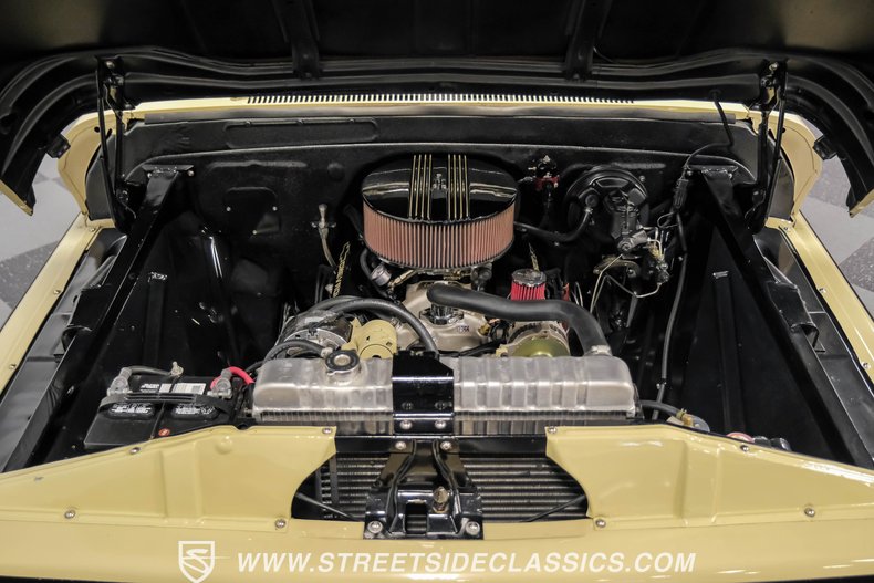 Chevrolet-C10-1963-Desert-Sand-Black-1