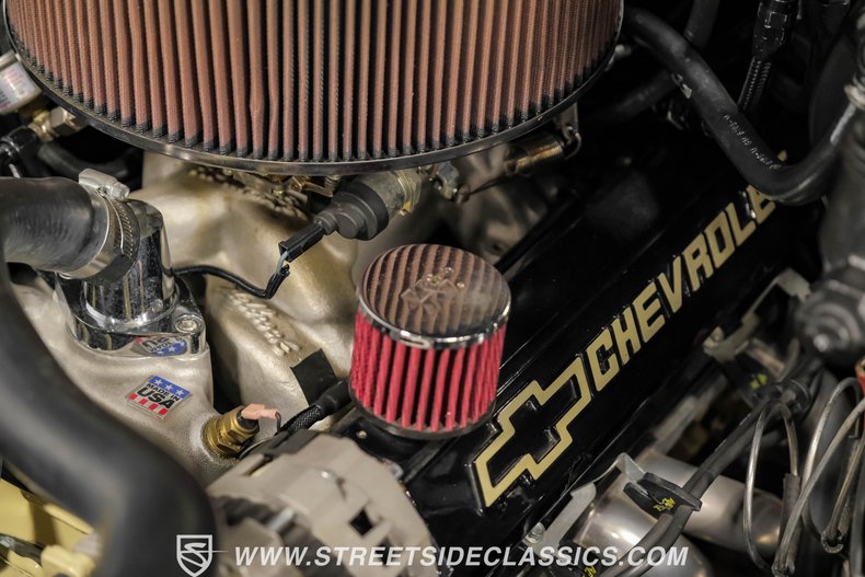 Chevrolet-C10-1963-Desert-Sand-Black-12