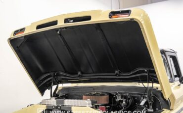 Chevrolet-C10-1963-Desert-Sand-Black-13