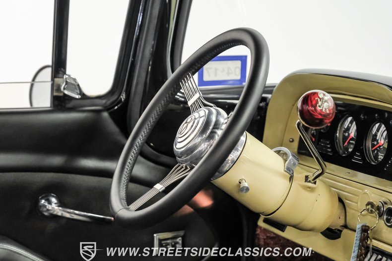 Chevrolet-C10-1963-Desert-Sand-Black-15
