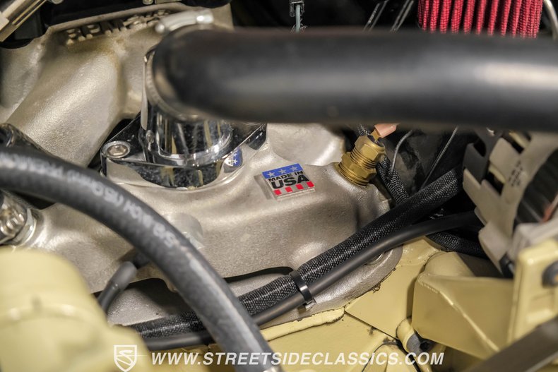 Chevrolet-C10-1963-Desert-Sand-Black-18