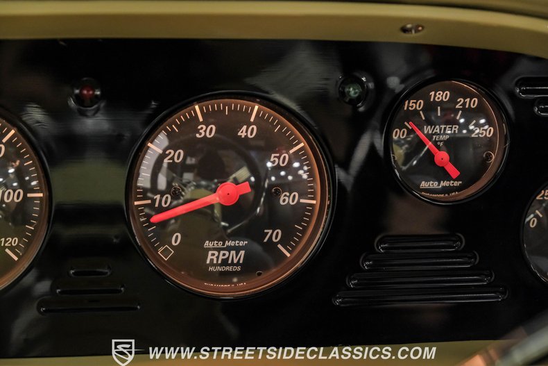 Chevrolet-C10-1963-Desert-Sand-Black-19
