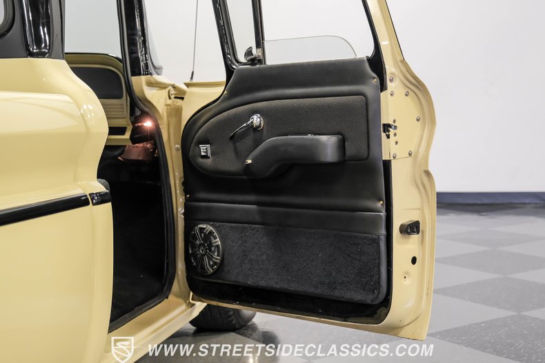 Chevrolet-C10-1963-Desert-Sand-Black-20