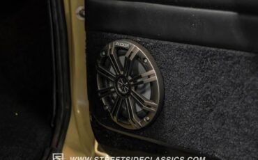 Chevrolet-C10-1963-Desert-Sand-Black-21