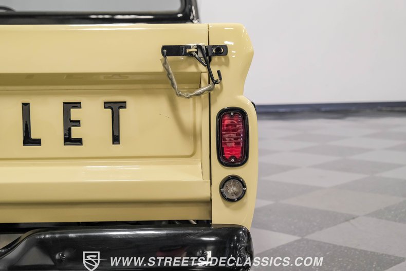 Chevrolet-C10-1963-Desert-Sand-Black-33