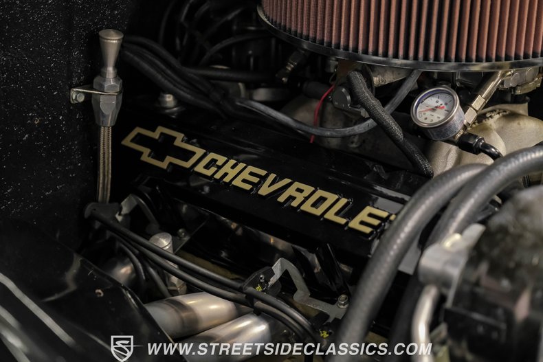 Chevrolet-C10-1963-Desert-Sand-Black-37