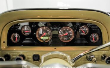 Chevrolet-C10-1963-Desert-Sand-Black-41