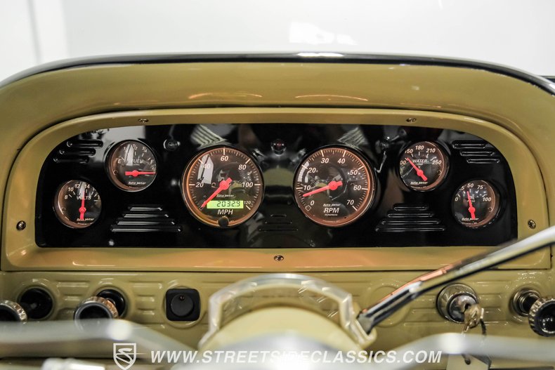 Chevrolet-C10-1963-Desert-Sand-Black-41