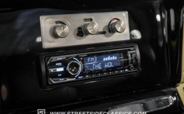 Chevrolet-C10-1963-Desert-Sand-Black-43