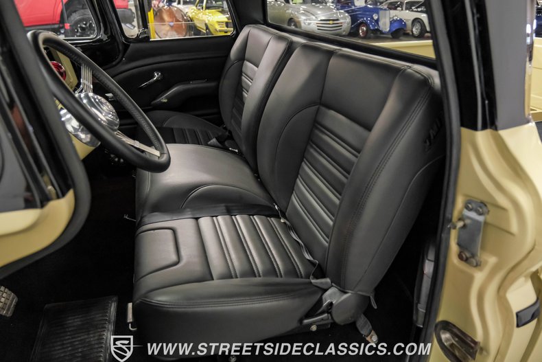 Chevrolet-C10-1963-Desert-Sand-Black-46