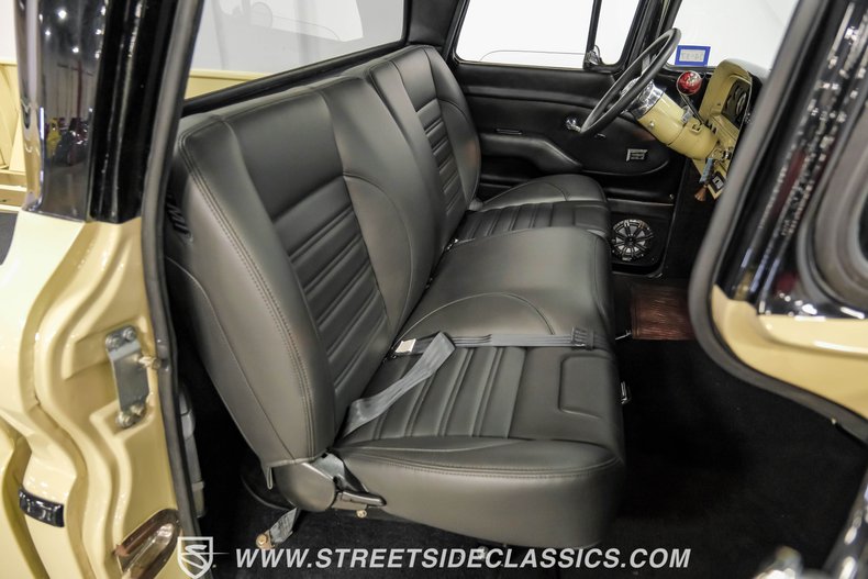 Chevrolet-C10-1963-Desert-Sand-Black-47