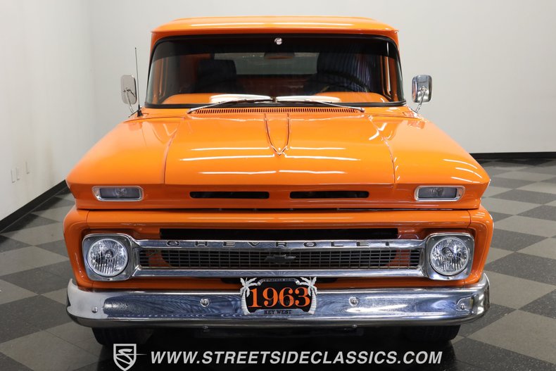 Chevrolet-C10-1963-Tangerine-Orange-Black-15