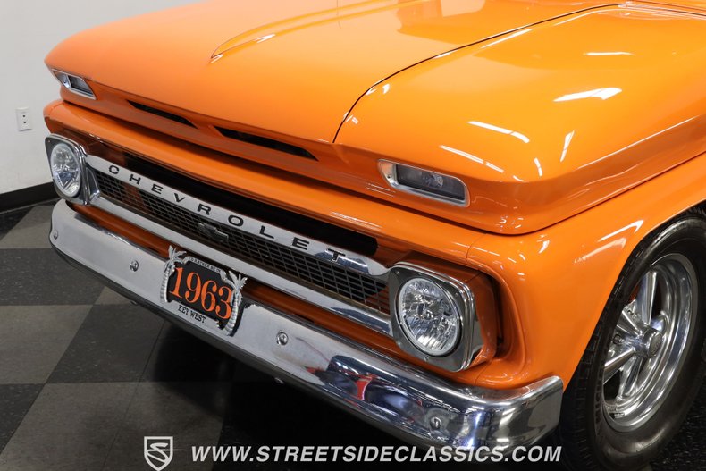 Chevrolet-C10-1963-Tangerine-Orange-Black-18