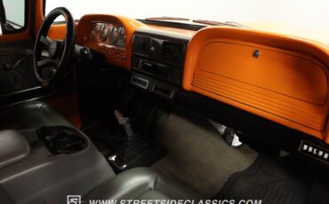 Chevrolet-C10-1963-Tangerine-Orange-Black-2