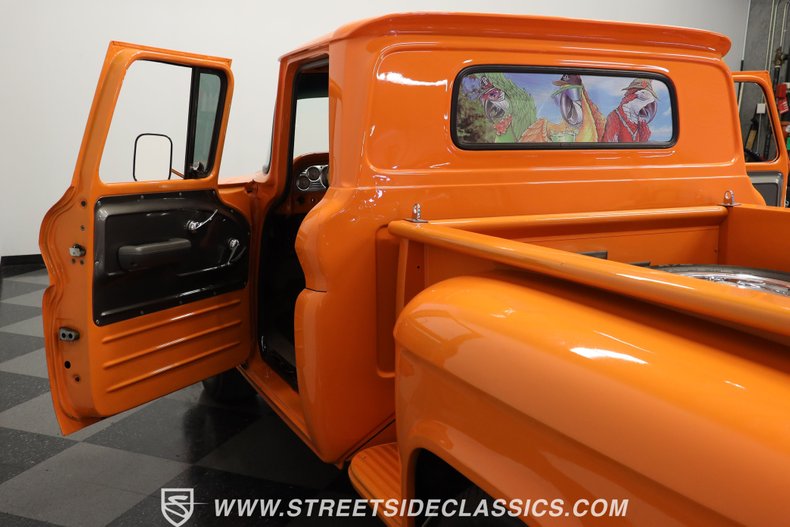 Chevrolet-C10-1963-Tangerine-Orange-Black-30