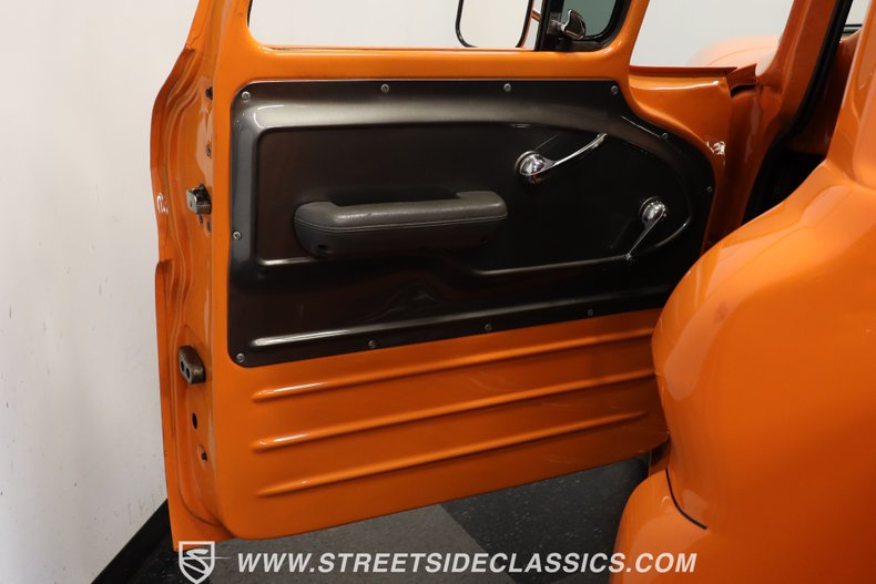 Chevrolet-C10-1963-Tangerine-Orange-Black-31