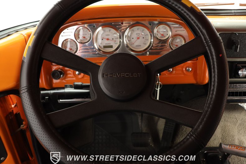 Chevrolet-C10-1963-Tangerine-Orange-Black-33