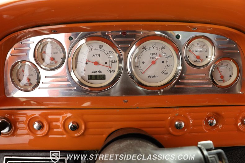 Chevrolet-C10-1963-Tangerine-Orange-Black-34