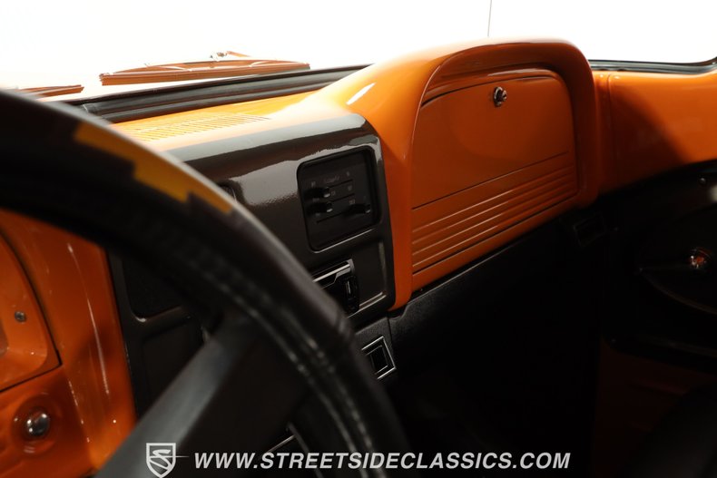 Chevrolet-C10-1963-Tangerine-Orange-Black-38