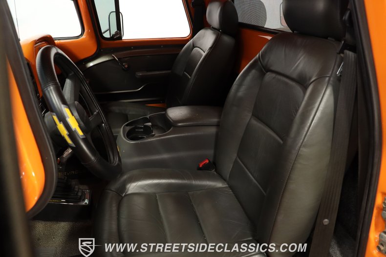 Chevrolet-C10-1963-Tangerine-Orange-Black-39