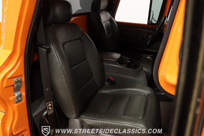 Chevrolet-C10-1963-Tangerine-Orange-Black-40