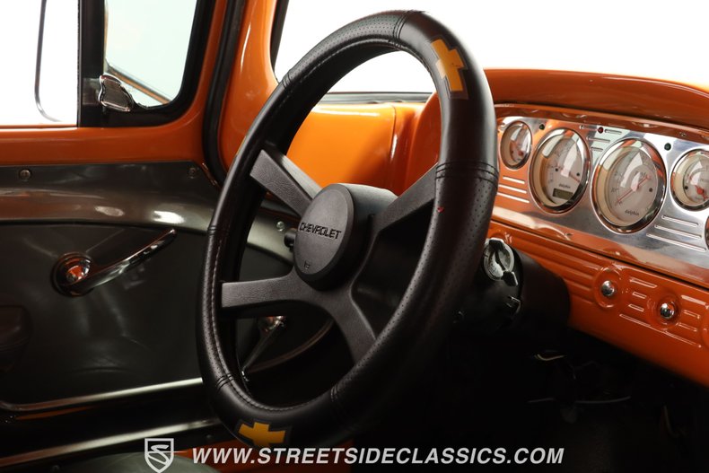 Chevrolet-C10-1963-Tangerine-Orange-Black-41