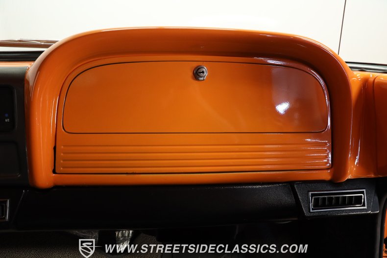Chevrolet-C10-1963-Tangerine-Orange-Black-42