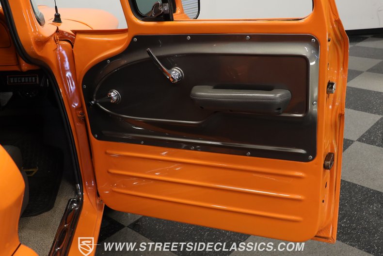 Chevrolet-C10-1963-Tangerine-Orange-Black-43