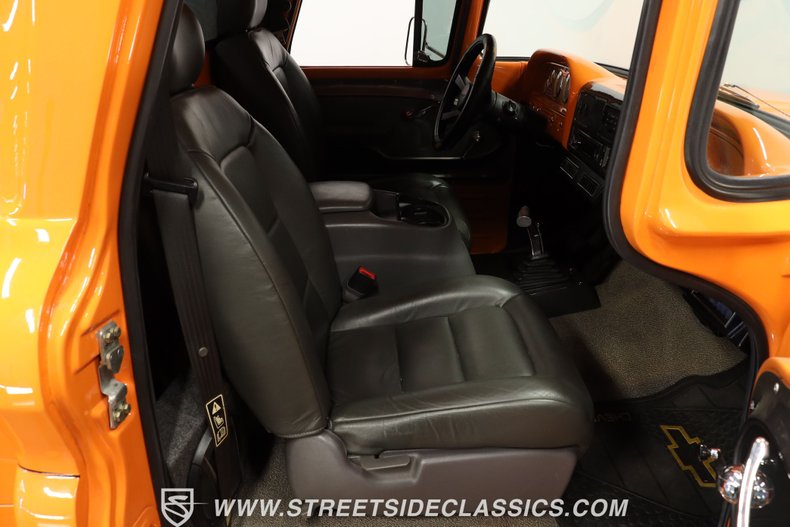 Chevrolet-C10-1963-Tangerine-Orange-Black-48
