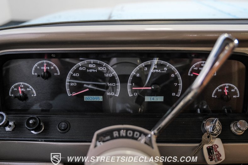 Chevrolet-C10-1964-Blue-Tan-13