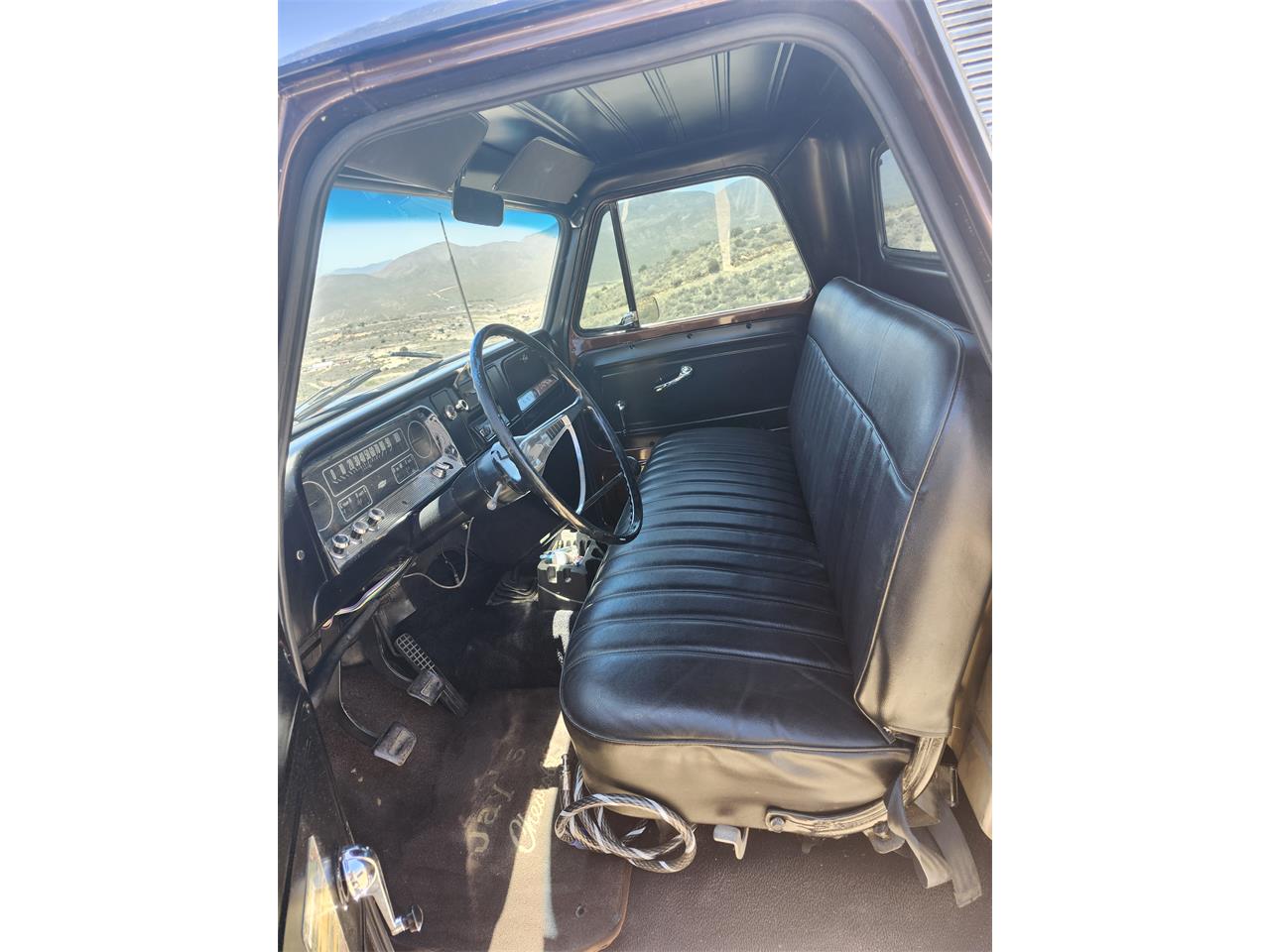 Chevrolet-C10-1964-Root-Bear.-Brand-ne-Black.-All-redone-7