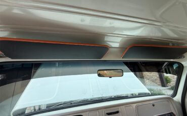 Chevrolet-C10-1964-vanilla-black-11