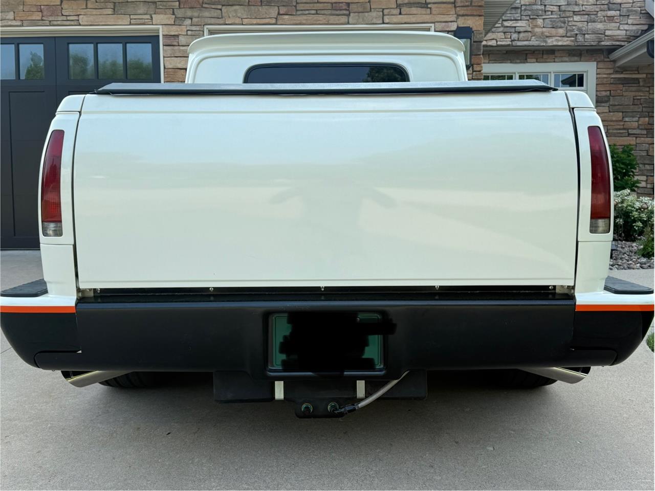 Chevrolet-C10-1964-vanilla-black-3