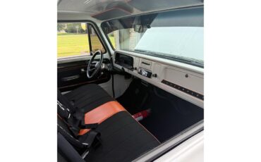 Chevrolet-C10-1964-vanilla-black-4