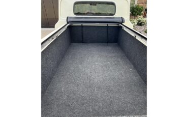 Chevrolet-C10-1964-vanilla-black-5