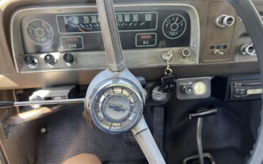 Chevrolet-C10-1966-White-Grey-11