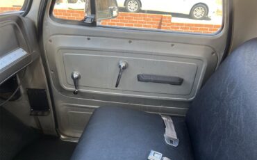 Chevrolet-C10-1966-White-Grey-14