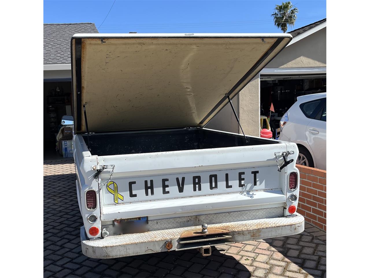 Chevrolet-C10-1966-White-Grey-16