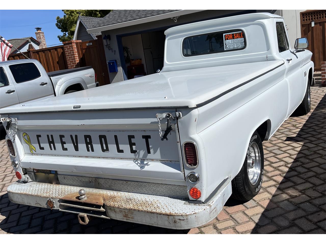 Chevrolet-C10-1966-White-Grey-18