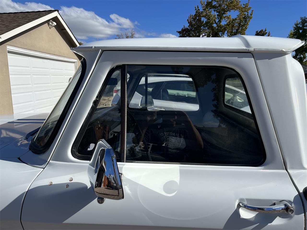Chevrolet-C10-1966-White-Grey-21