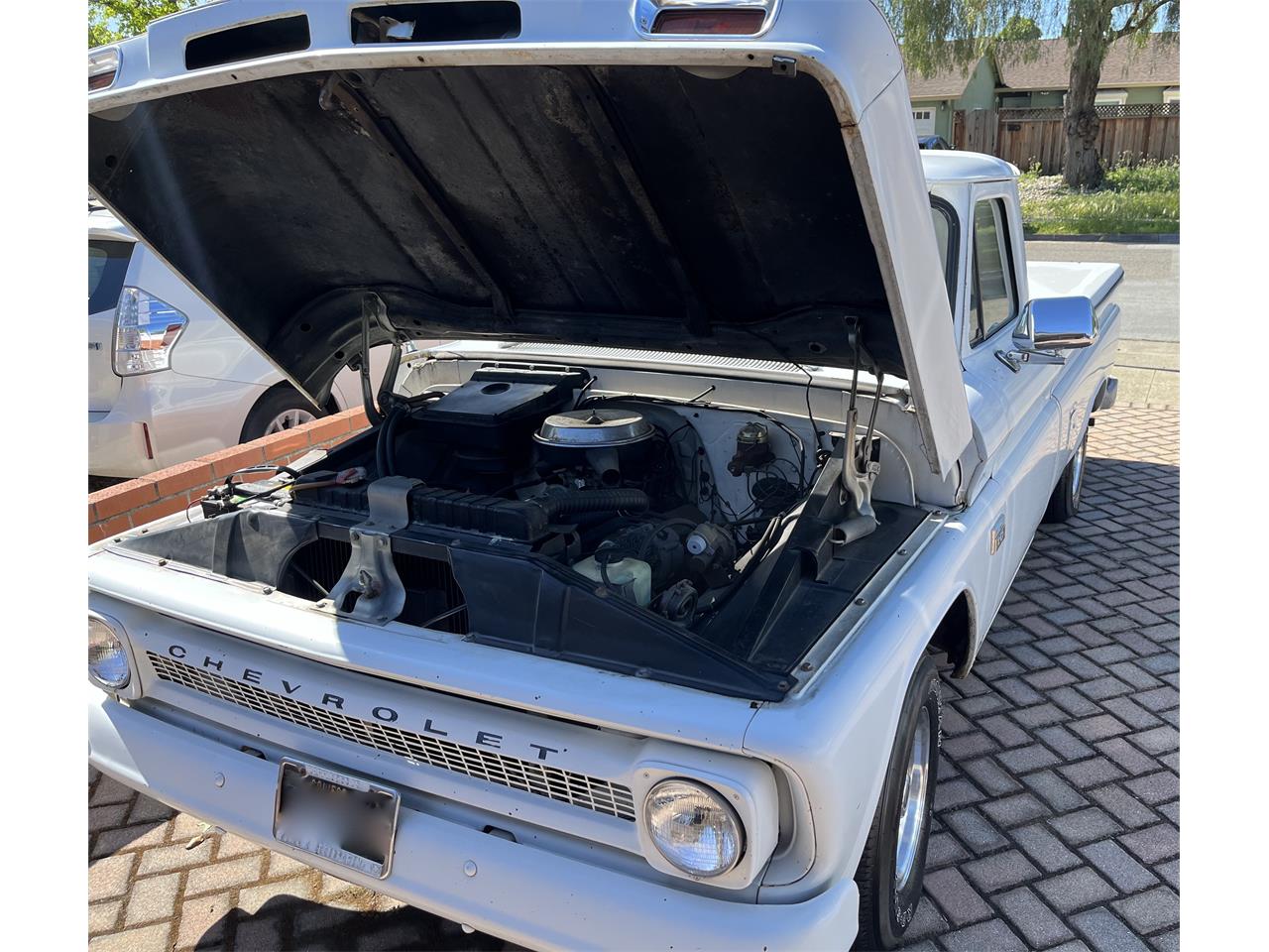 Chevrolet-C10-1966-White-Grey-26