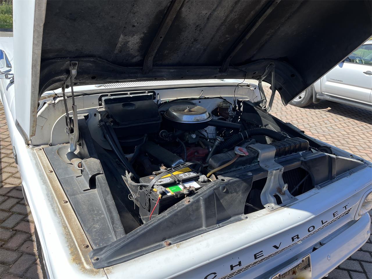 Chevrolet-C10-1966-White-Grey-27