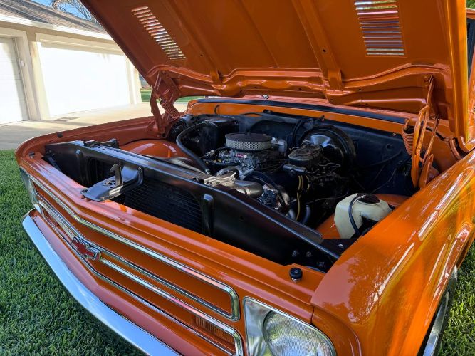 Chevrolet-C10-1967-Custom-10