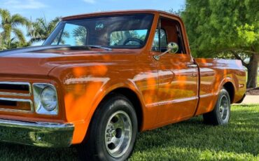 Chevrolet-C10-1967-Custom-17