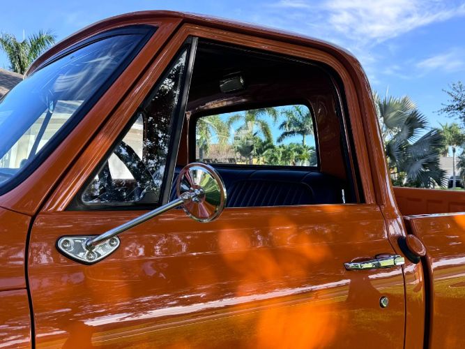 Chevrolet-C10-1967-Custom-18