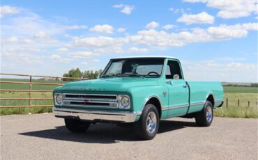 Chevrolet-C10-1967-Light-Green-Black-Light-Green