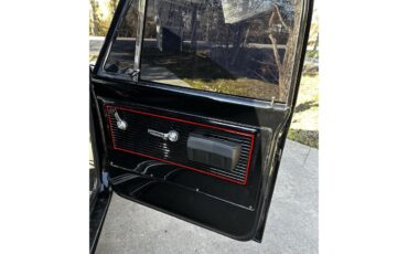 Chevrolet-C10-1968-Black-Black-and-Red-11