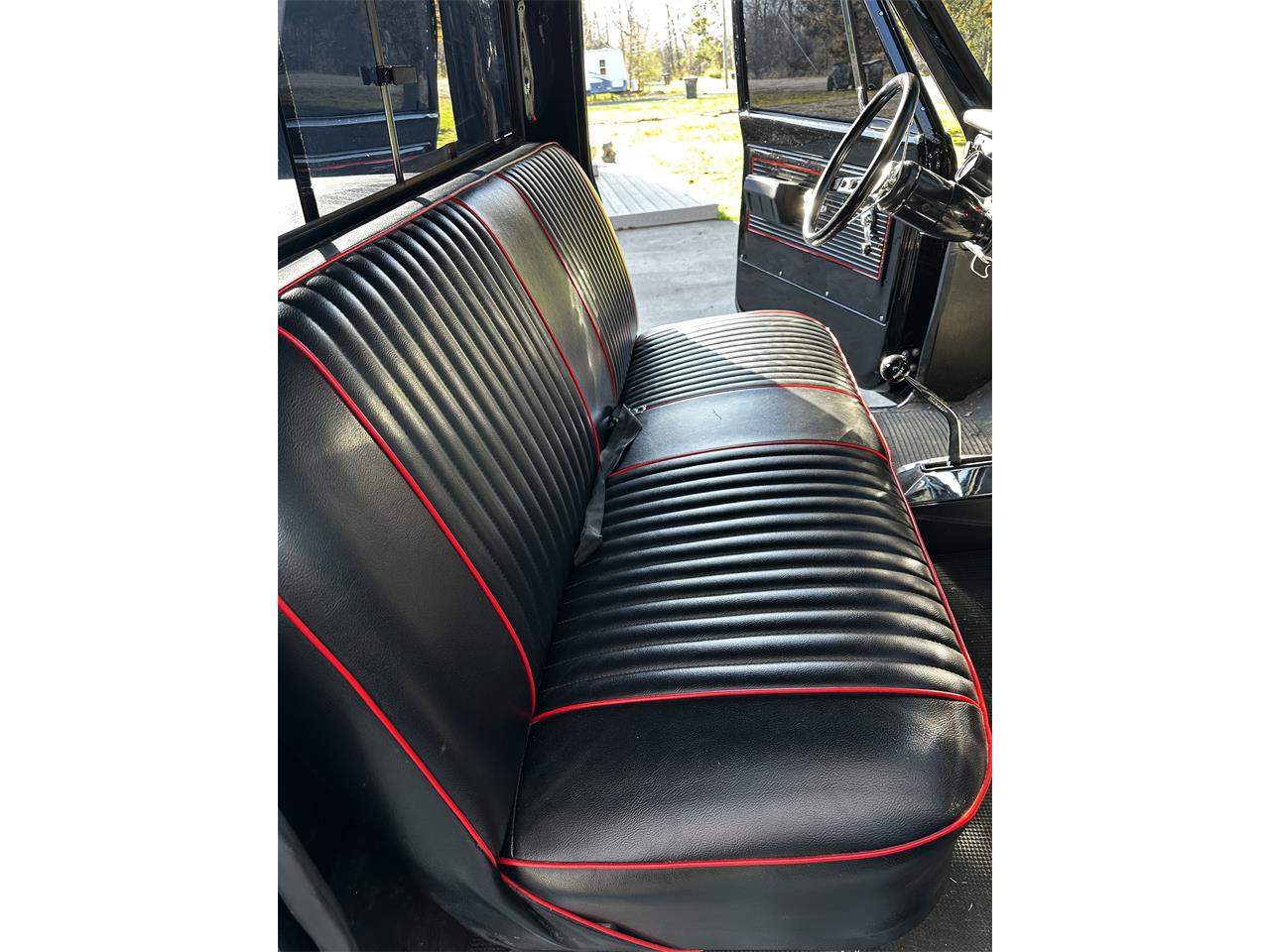Chevrolet-C10-1968-Black-Black-and-Red-12
