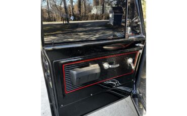 Chevrolet-C10-1968-Black-Black-and-Red-8