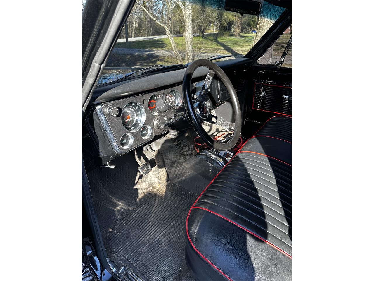 Chevrolet-C10-1968-Black-Black-and-Red-9